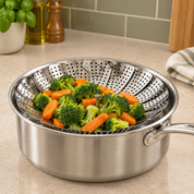 Kitchen mein sabzi ke saath steamer basket