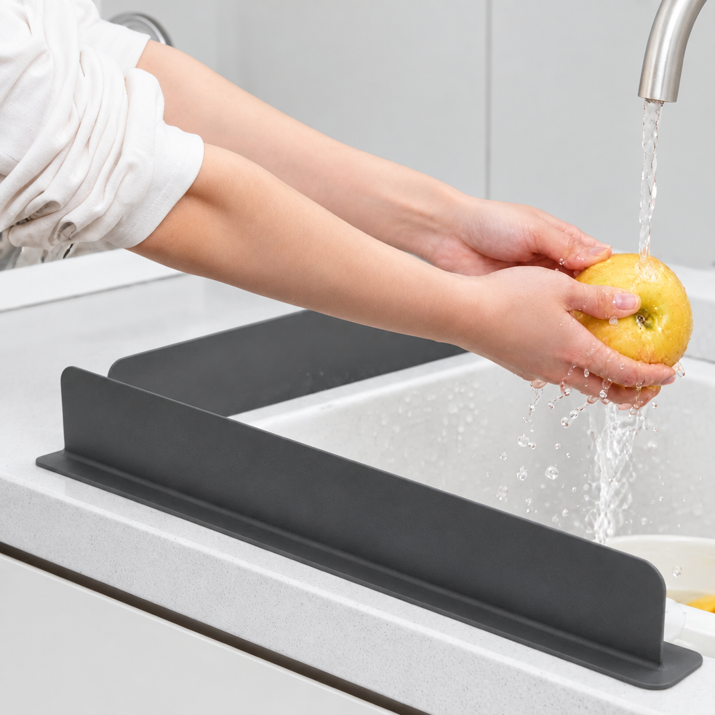 Phal dhote waqt splash guard
